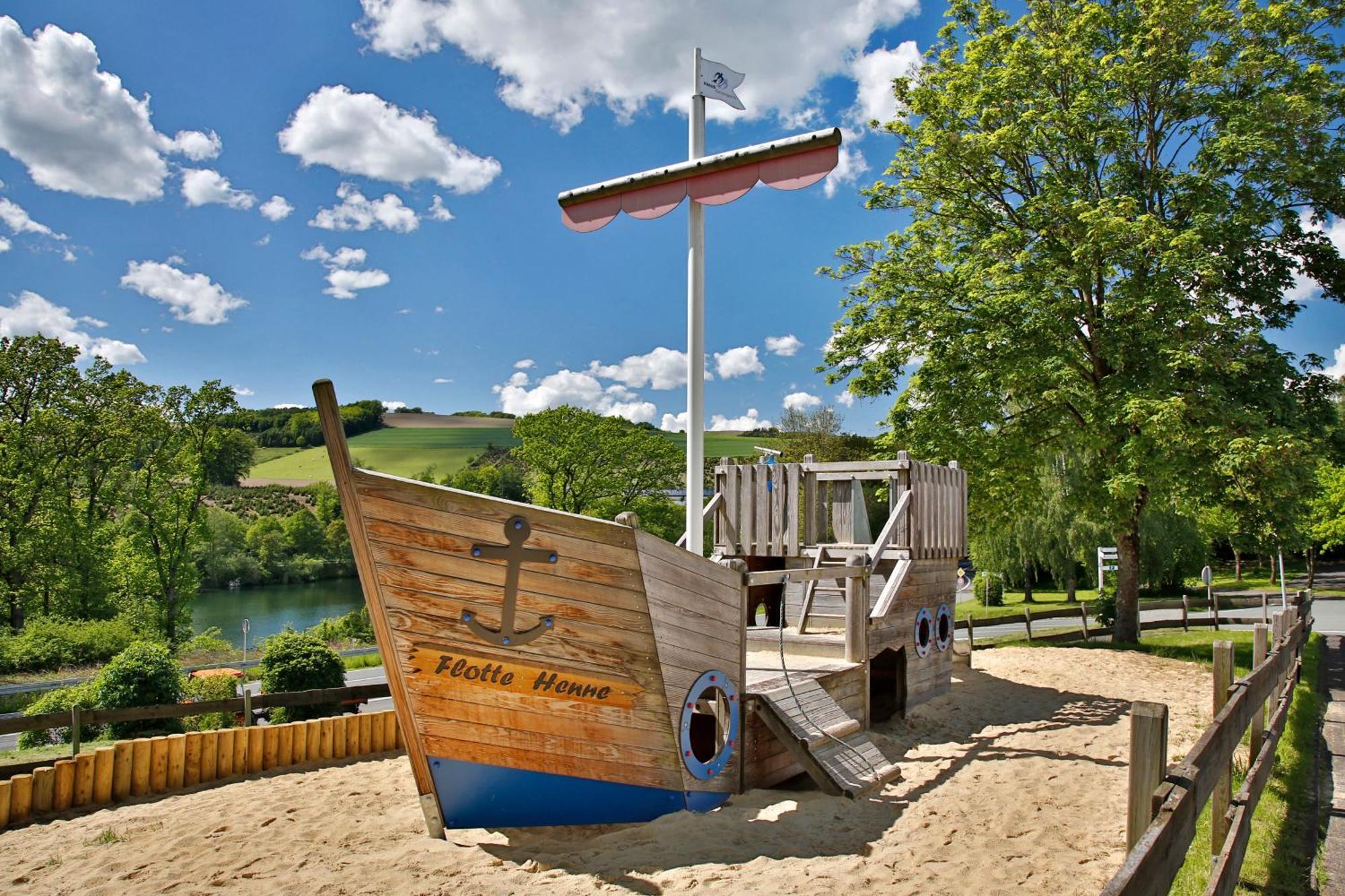 משדה Knaus Campingpark Hennesee מראה חיצוני תמונה